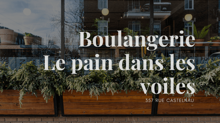 Terrasse extérieure de la boulangerie le Pain dans les Voiles à Villeray