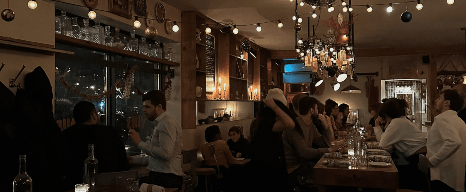 Intérieur chaleureux du Bar Mamie à Rosemont