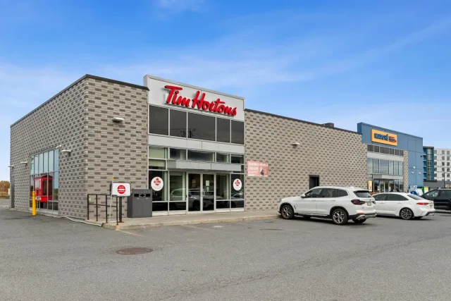 Bâtisse commerciale/bureau vendue, Beloeil