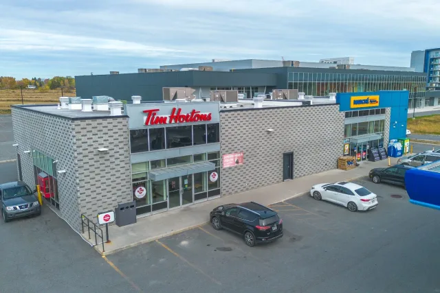 Bâtisse commerciale/bureau vendue, Beloeil
