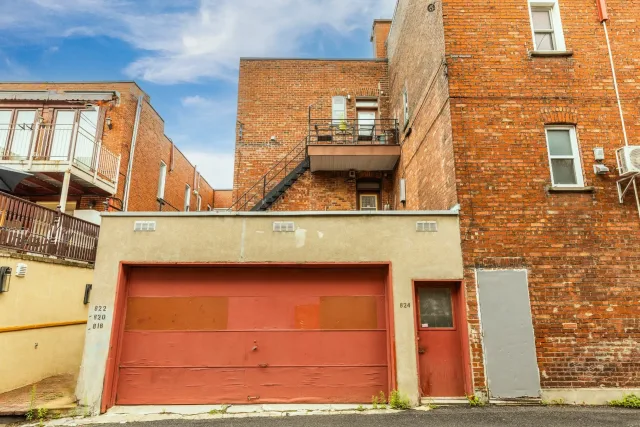Quadruplex vendu, Outremont