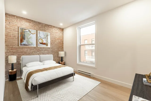 Plex vendu, Le Plateau-Mont-Royal