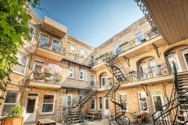 Plex vendu, Le Plateau-Mont-Royal