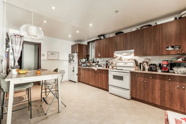 Quadruplex vendu, Le Plateau-Mont-Royal