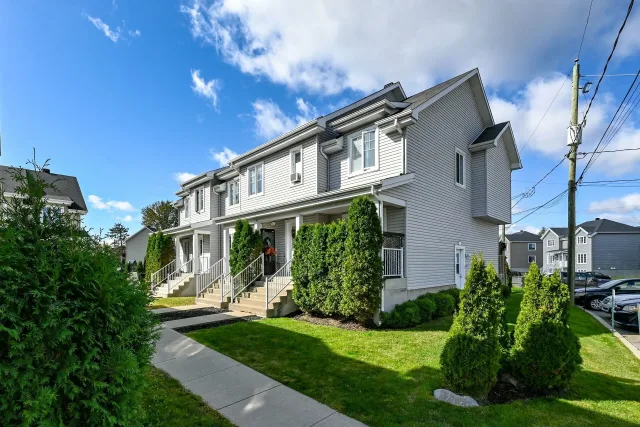 Triplex vendu, Granby