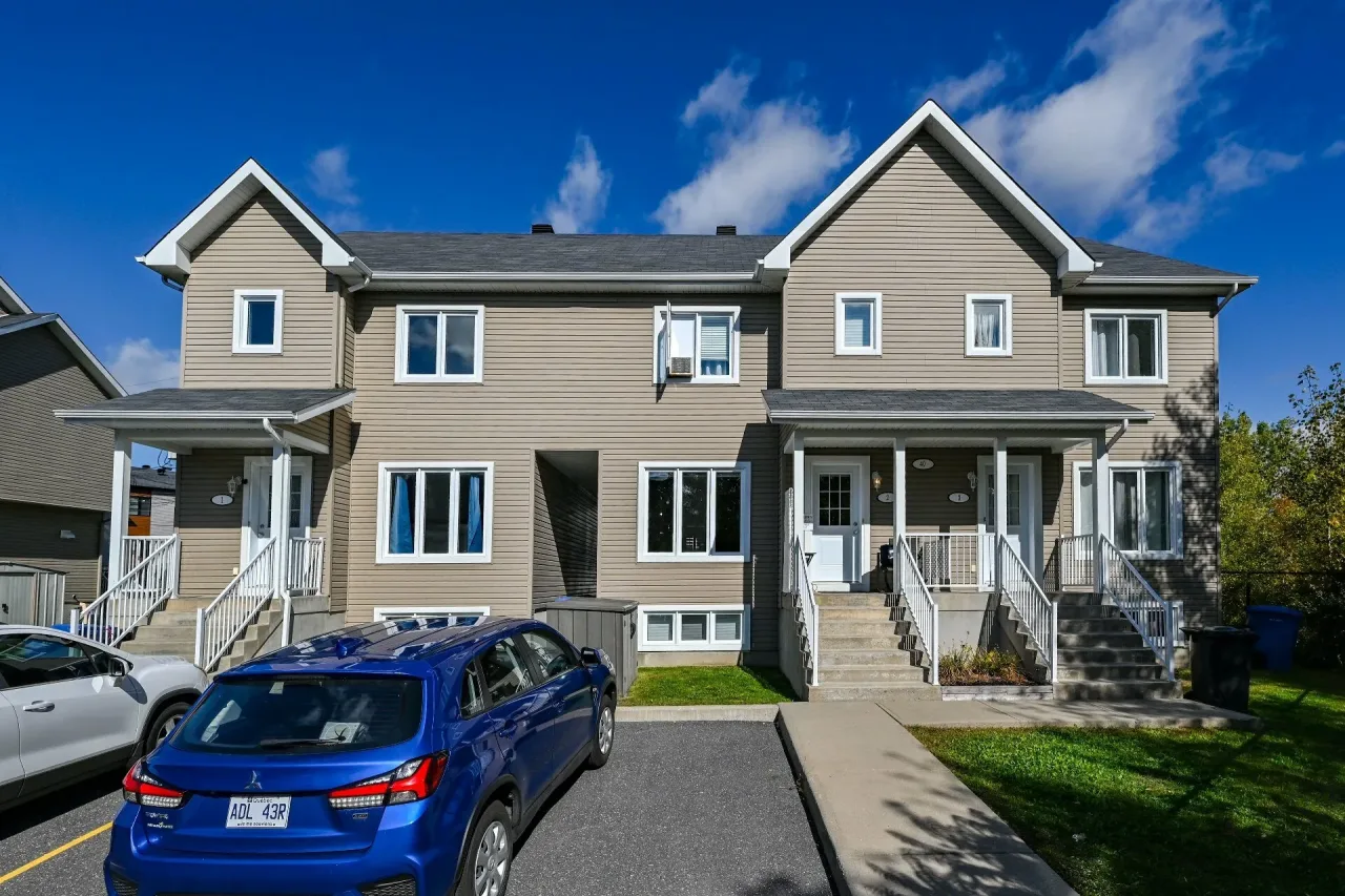 Triplex vendu, Granby