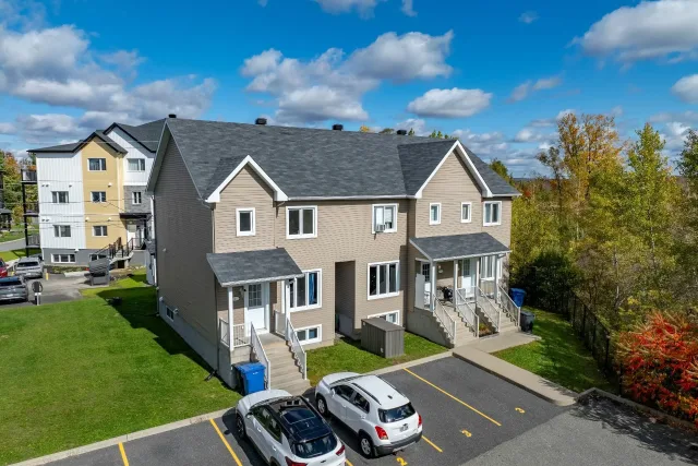 Triplex vendu, Granby