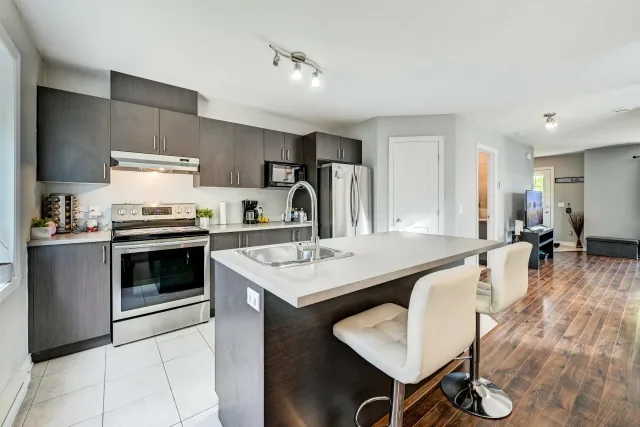 Triplex vendu, Granby